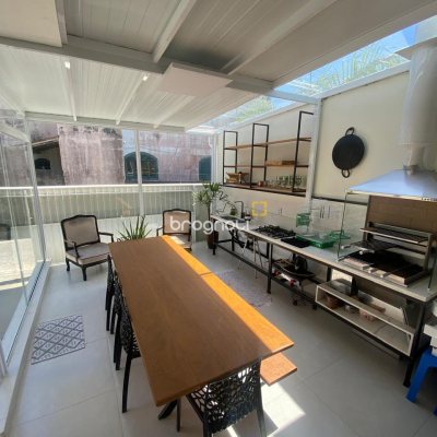 Casa com 130m², 3 quartos (sendo 2 suítes), 1 garagem, no bairro Ingleses em Florianópolis