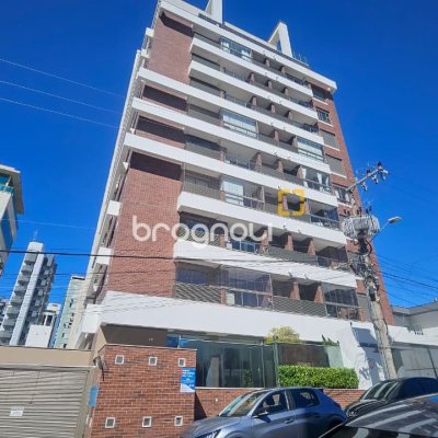 Apartamento com 79m², 2 quartos (sendo 1 suíte), 2 garagens, no bairro Centro em Florianópolis