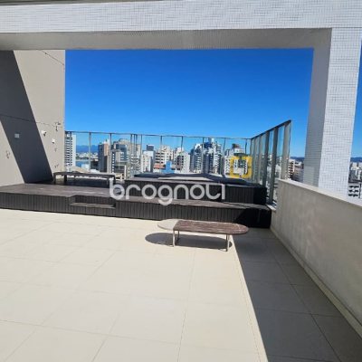 Apartamento com 79m², 2 quartos (sendo 1 suíte), 2 garagens, no bairro Centro em Florianópolis