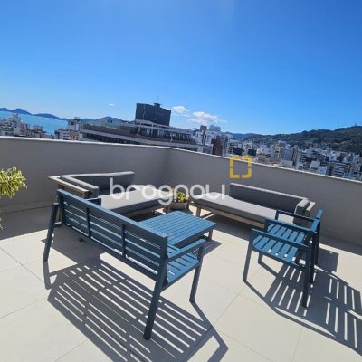 Apartamento com 79m², 2 quartos (sendo 1 suíte), 2 garagens, no bairro Centro em Florianópolis