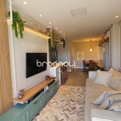 Apartamento com 79m², 2 quartos (sendo 1 suíte), 2 garagens, no bairro Centro em Florianópolis