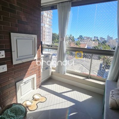 Apartamento com 79m², 2 quartos (sendo 1 suíte), 2 garagens, no bairro Centro em Florianópolis