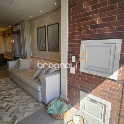 Apartamento com 79m², 2 quartos (sendo 1 suíte), 2 garagens, no bairro Centro em Florianópolis