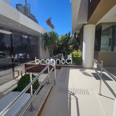 Apartamento com 79m², 2 quartos (sendo 1 suíte), 2 garagens, no bairro Centro em Florianópolis