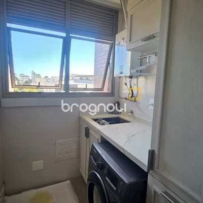 Apartamento com 79m², 2 quartos (sendo 1 suíte), 2 garagens, no bairro Centro em Florianópolis