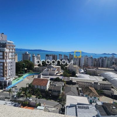 Apartamento com 79m², 2 quartos (sendo 1 suíte), 2 garagens, no bairro Centro em Florianópolis