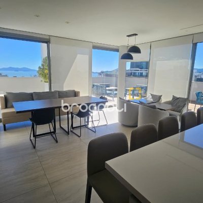 Apartamento com 79m², 2 quartos (sendo 1 suíte), 2 garagens, no bairro Centro em Florianópolis
