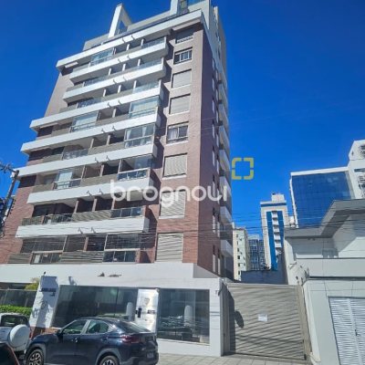 Apartamento com 79m², 2 quartos (sendo 1 suíte), 2 garagens, no bairro Centro em Florianópolis