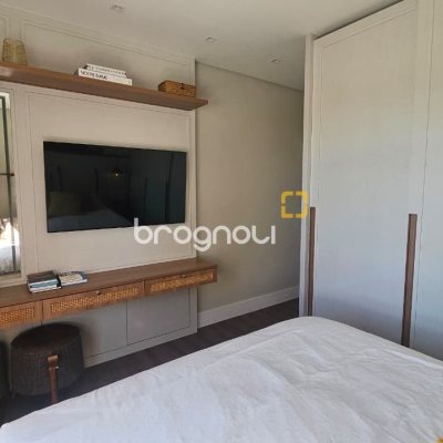 Apartamento com 79m², 2 quartos (sendo 1 suíte), 2 garagens, no bairro Centro em Florianópolis