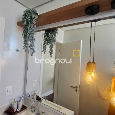 Apartamento com 79m², 2 quartos (sendo 1 suíte), 2 garagens, no bairro Centro em Florianópolis