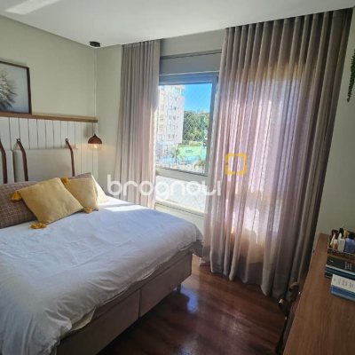 Apartamento com 79m², 2 quartos (sendo 1 suíte), 2 garagens, no bairro Centro em Florianópolis