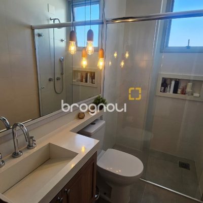 Apartamento com 79m², 2 quartos (sendo 1 suíte), 2 garagens, no bairro Centro em Florianópolis