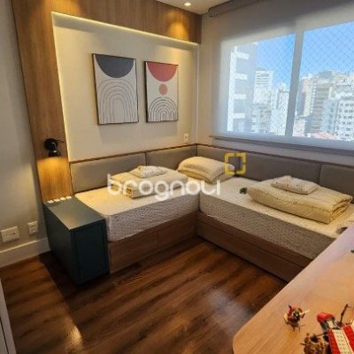 Apartamento com 79m², 2 quartos (sendo 1 suíte), 2 garagens, no bairro Centro em Florianópolis