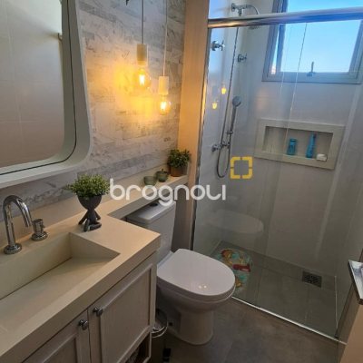 Apartamento com 79m², 2 quartos (sendo 1 suíte), 2 garagens, no bairro Centro em Florianópolis