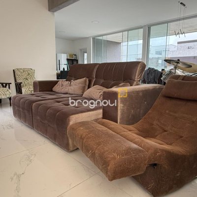 Casa de Condomínio com 212m², 3 quartos (sendo 3 suítes), 2 garagens, no bairro São João do Rio Vermelho em Florianópolis