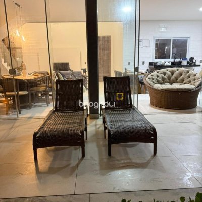 Casa de Condomínio com 212m², 3 quartos (sendo 3 suítes), 2 garagens, no bairro São João do Rio Vermelho em Florianópolis