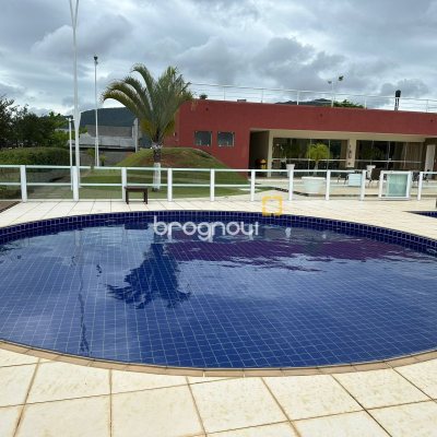 Casa de Condomínio com 212m², 3 quartos (sendo 3 suítes), 2 garagens, no bairro São João do Rio Vermelho em Florianópolis