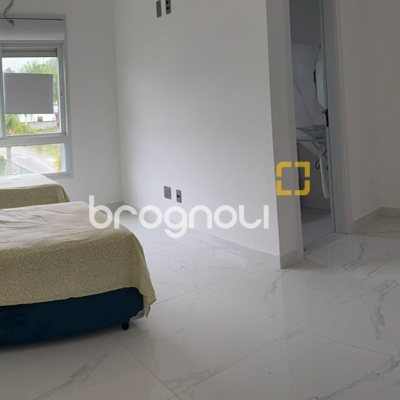 Casa de Condomínio com 212m², 3 quartos (sendo 3 suítes), 2 garagens, no bairro São João do Rio Vermelho em Florianópolis