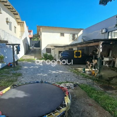 Casa com 90m², 4 quartos, 2 garagens, no bairro Capoeiras em Florianópolis