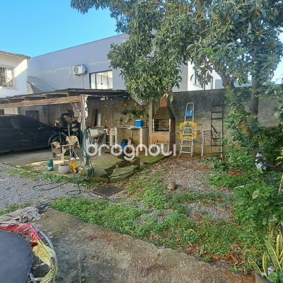 Casa com 90m², 4 quartos, 2 garagens, no bairro Capoeiras em Florianópolis