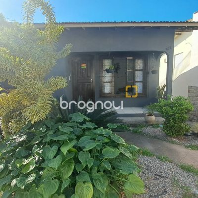 Casa com 90m², 4 quartos, 2 garagens, no bairro Capoeiras em Florianópolis