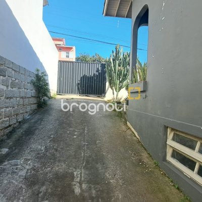 Casa com 90m², 4 quartos, 2 garagens, no bairro Capoeiras em Florianópolis