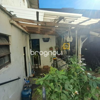 Casa com 90m², 4 quartos, 2 garagens, no bairro Capoeiras em Florianópolis