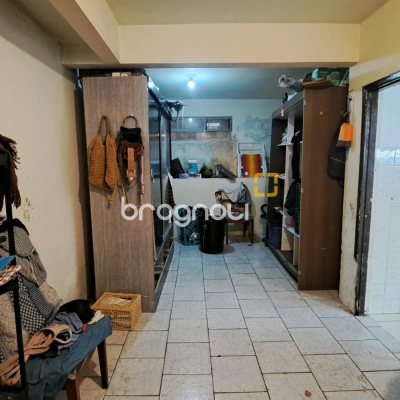 Casa com 90m², 4 quartos, 2 garagens, no bairro Capoeiras em Florianópolis