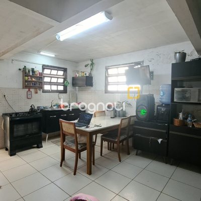 Casa com 90m², 4 quartos, 2 garagens, no bairro Capoeiras em Florianópolis