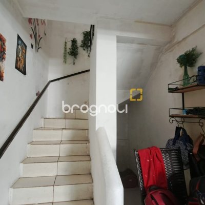 Casa com 90m², 4 quartos, 2 garagens, no bairro Capoeiras em Florianópolis