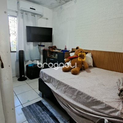 Casa com 90m², 4 quartos, 2 garagens, no bairro Capoeiras em Florianópolis