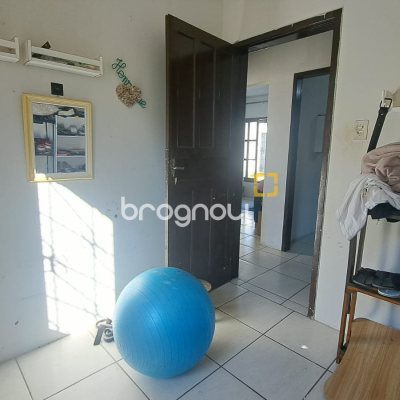 Casa com 90m², 4 quartos, 2 garagens, no bairro Capoeiras em Florianópolis