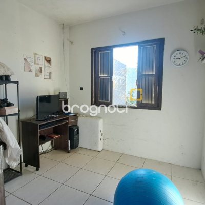 Casa com 90m², 4 quartos, 2 garagens, no bairro Capoeiras em Florianópolis