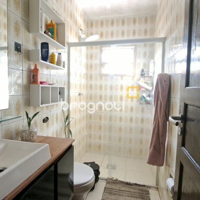 Casa com 90m², 4 quartos, 2 garagens, no bairro Capoeiras em Florianópolis