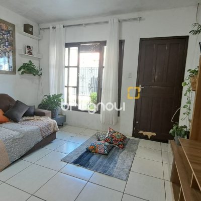Casa com 90m², 4 quartos, 2 garagens, no bairro Capoeiras em Florianópolis