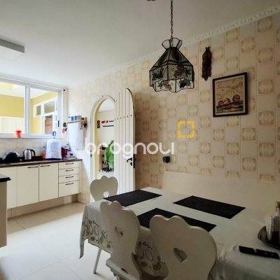 Casa com 245m², 3 quartos (sendo 1 suíte), 2 garagens, no bairro Estreito em Florianópolis
