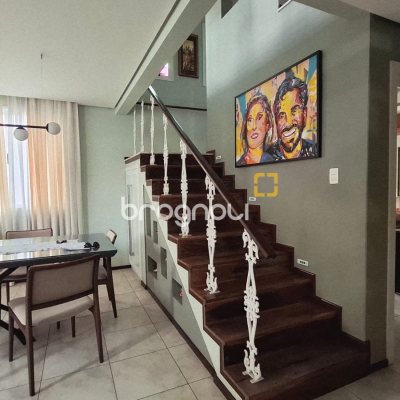 Casa com 245m², 3 quartos (sendo 1 suíte), 2 garagens, no bairro Estreito em Florianópolis