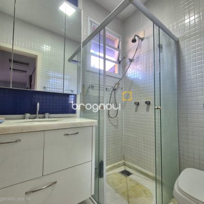 Casa com 245m², 3 quartos (sendo 1 suíte), 2 garagens, no bairro Estreito em Florianópolis