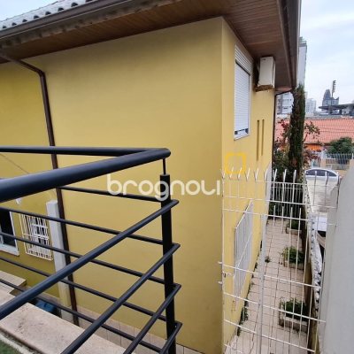 Casa com 245m², 3 quartos (sendo 1 suíte), 2 garagens, no bairro Estreito em Florianópolis
