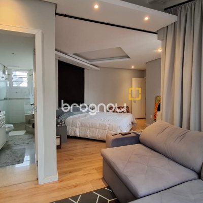 Casa com 245m², 3 quartos (sendo 1 suíte), 2 garagens, no bairro Estreito em Florianópolis