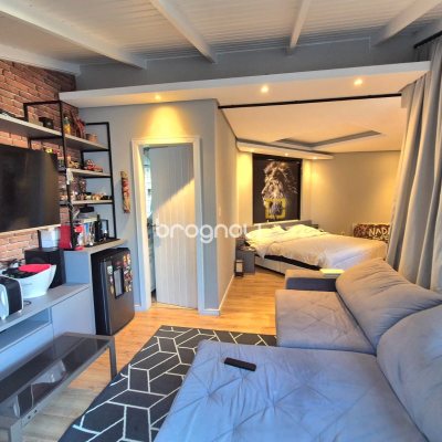 Casa com 245m², 3 quartos (sendo 1 suíte), 2 garagens, no bairro Estreito em Florianópolis