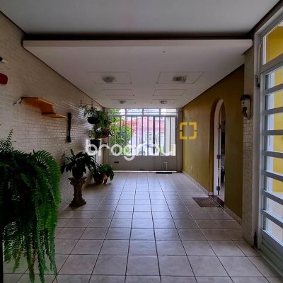 Casa com 245m², 3 quartos (sendo 1 suíte), 2 garagens, no bairro Estreito em Florianópolis