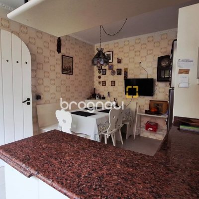 Casa com 245m², 3 quartos (sendo 1 suíte), 2 garagens, no bairro Estreito em Florianópolis