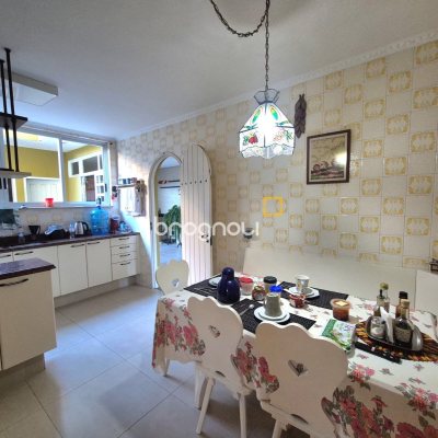 Casa com 245m², 3 quartos (sendo 1 suíte), 2 garagens, no bairro Estreito em Florianópolis