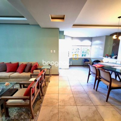 Casa com 245m², 3 quartos (sendo 1 suíte), 2 garagens, no bairro Estreito em Florianópolis