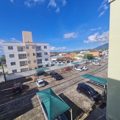Apartamento com 46m², 2 quartos, 1 garagem, no bairro Barra do Aririú em Palhoça