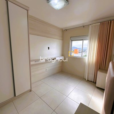 Apartamento com 88m², 3 quartos (sendo 1 suíte), 2 garagens, no bairro Pagani em Palhoça