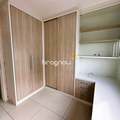Apartamento com 88m², 3 quartos (sendo 1 suíte), 2 garagens, no bairro Pagani em Palhoça
