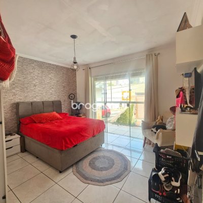 Casa com 220m², 4 quartos (sendo 1 suíte), 3 garagens, no bairro Jardim Cidade de Florianópolis em São José