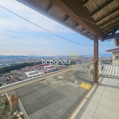 Casa com 220m², 4 quartos (sendo 1 suíte), 3 garagens, no bairro Jardim Cidade de Florianópolis em São José